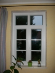 Fenster mit unprofilierten Wiener Sprossen und glasteilender Sprosse im festverglastem Oberlicht
