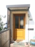 Haustür mit wärmegedämmter Holzfüllung, glasteilender Sprosse und Strukturglas mastercarre